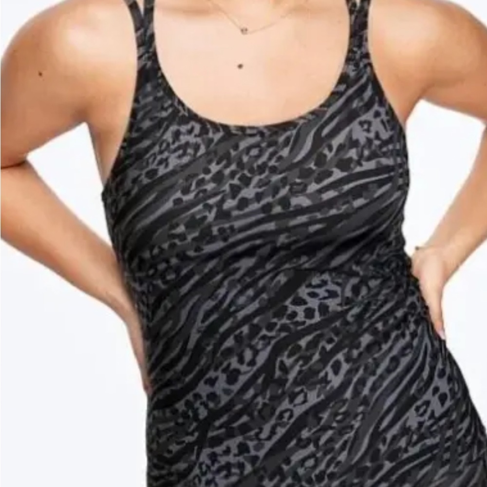 Victoria’s Secret Pink padded strappy yoga tank ablack gray animal print Sz S